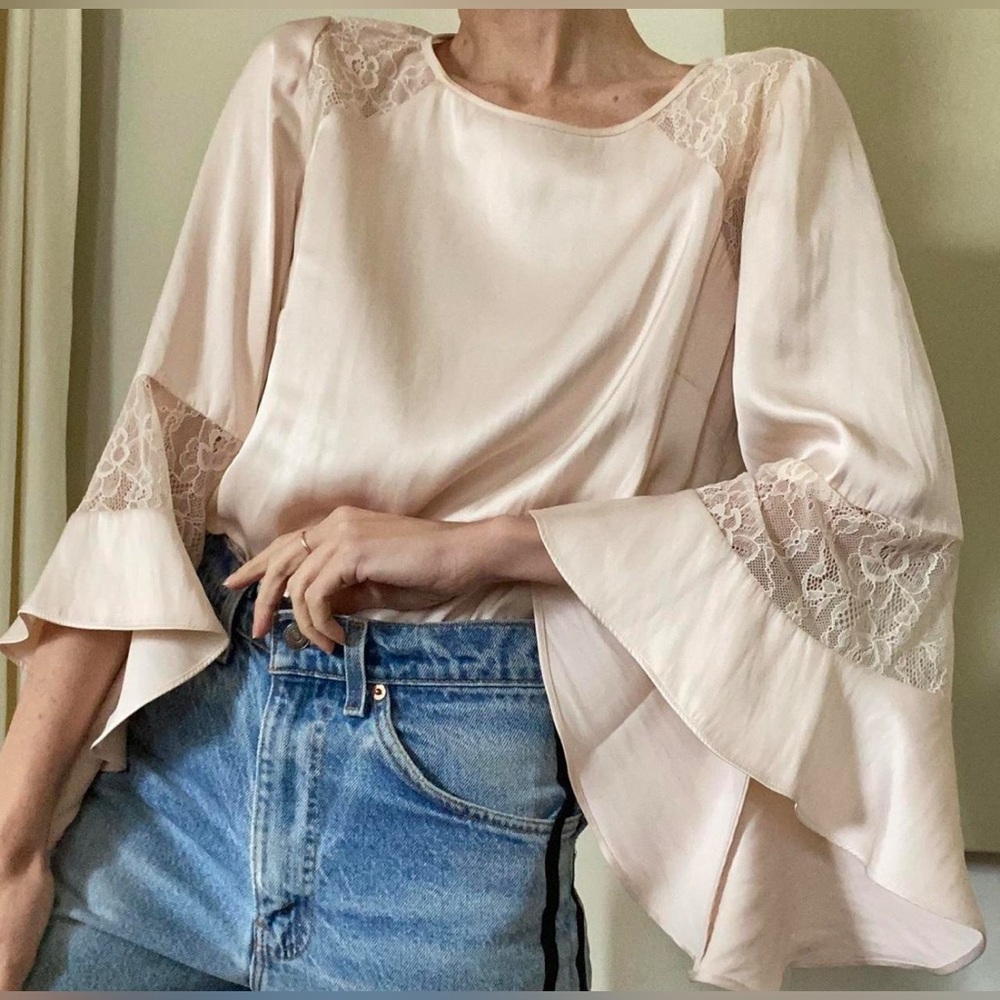 Chico’s Black Label Lace Inset Top – (Clam Shell) – NWT